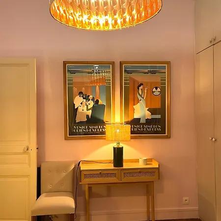 Magnifique Avec Terrasse A Cote De La Tour Eiffel Parijs